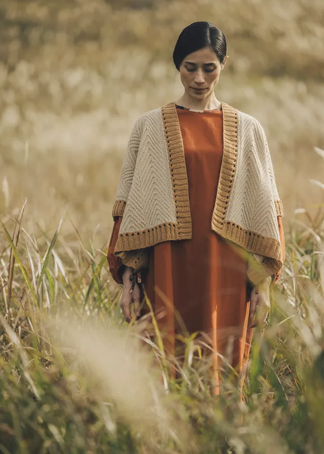 Nomadnoss Roam Poncho Strickkit Kamelgarn Irene Lin
