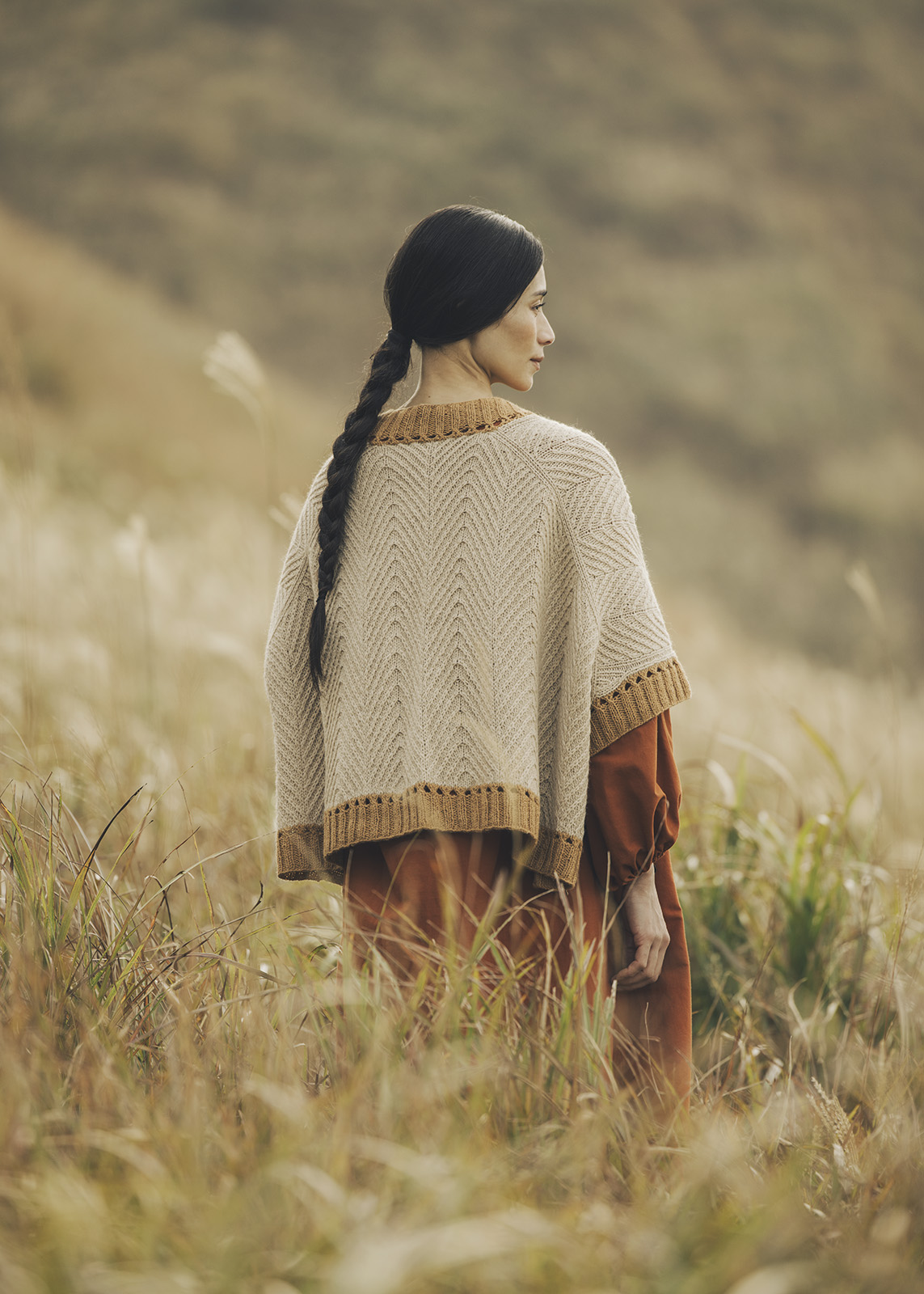 Nomadnoss Roam Poncho Strickkit Kamelgarn Irene Lin