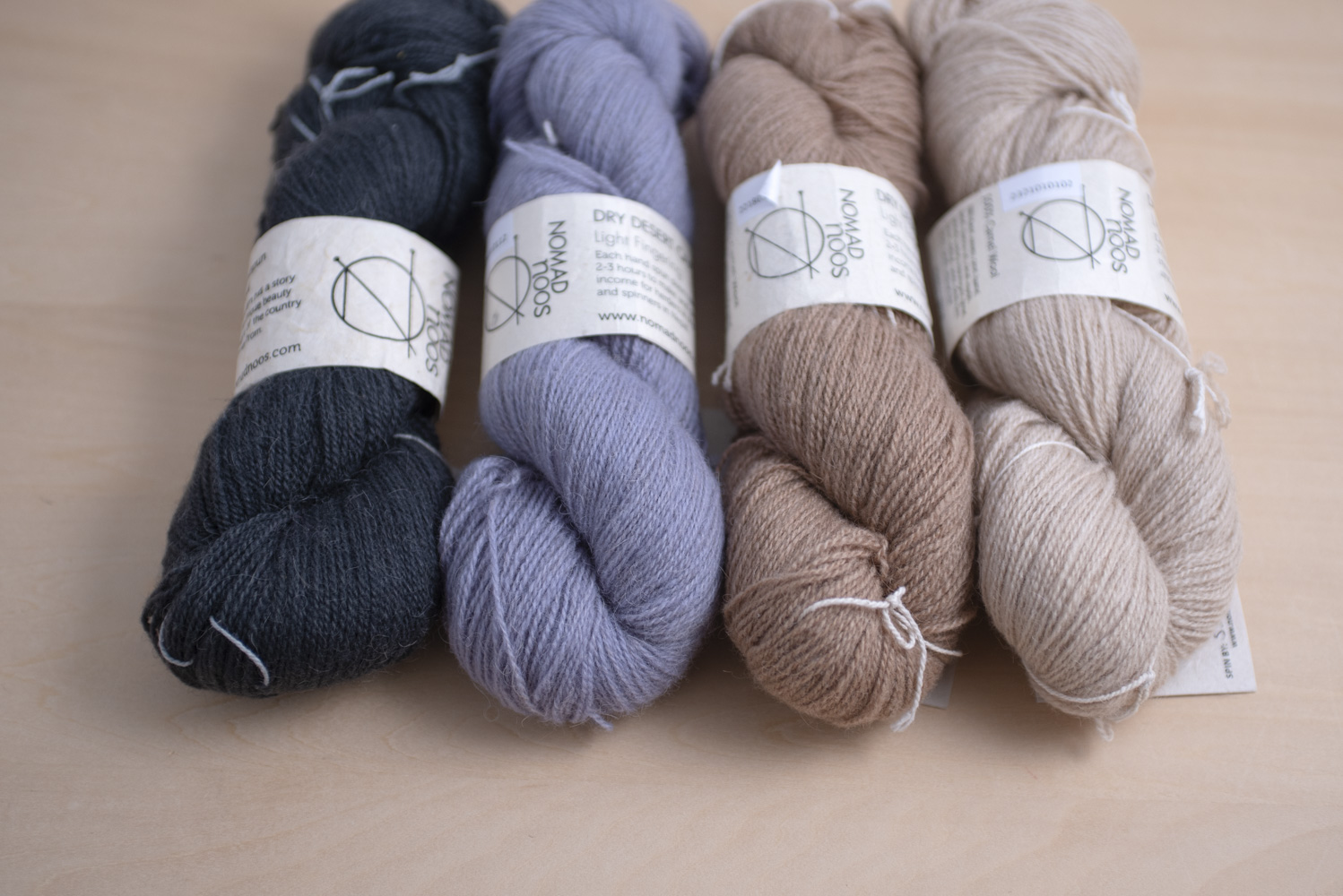 Nomadnoos Simply Enjoy Altai Schal Strickkit Camel 4-farbig