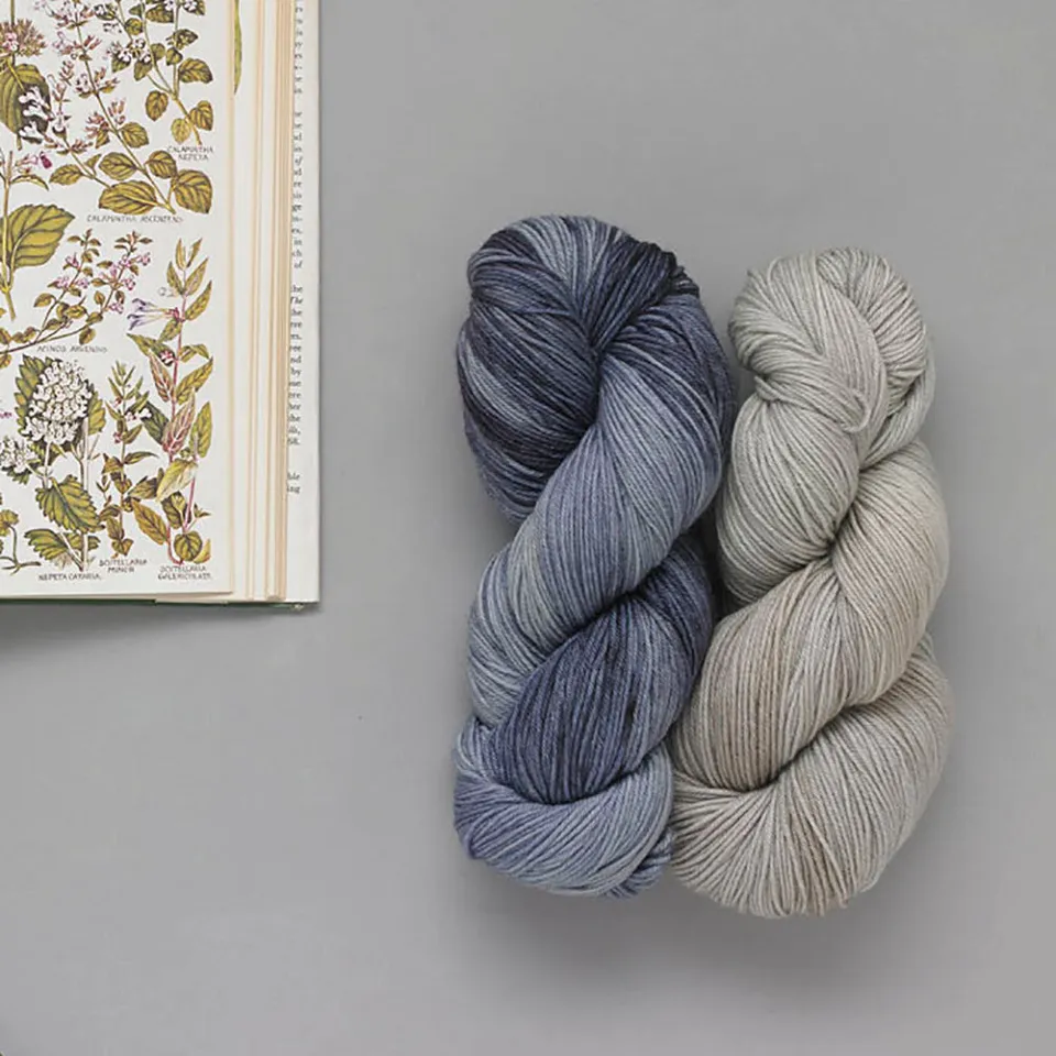 The Yarn Collective Fleurville 4 Ply Strickgarn Rose 604 Merinowolle