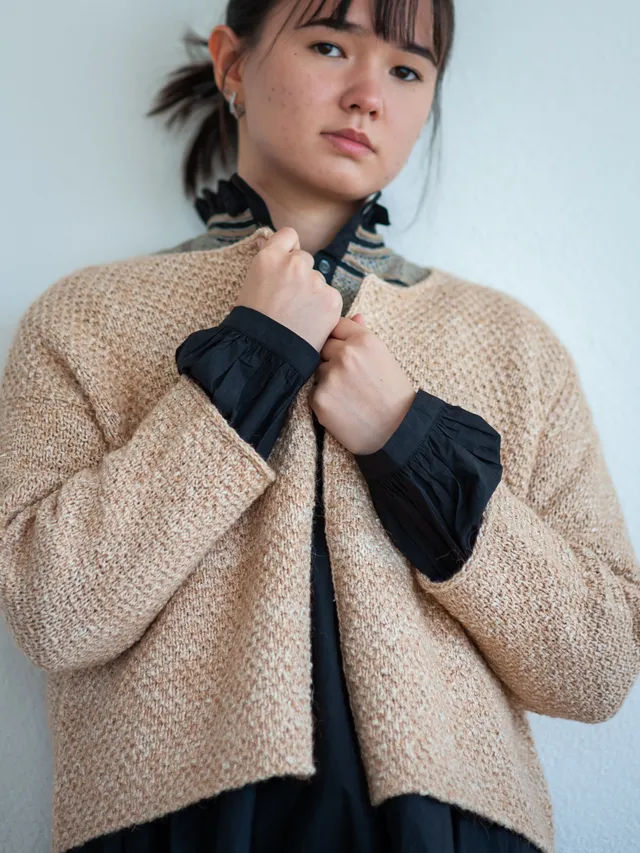 Nomadnoos Simply Enjoy Kanso Cardigan Strickkit Banane Wolle
