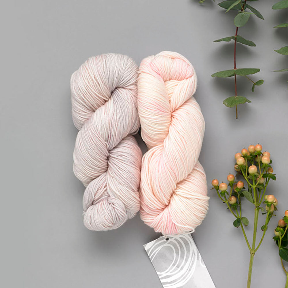 The Yarn Collective Fleurville 4 Ply Strickgarn Rose 604 Merinowolle